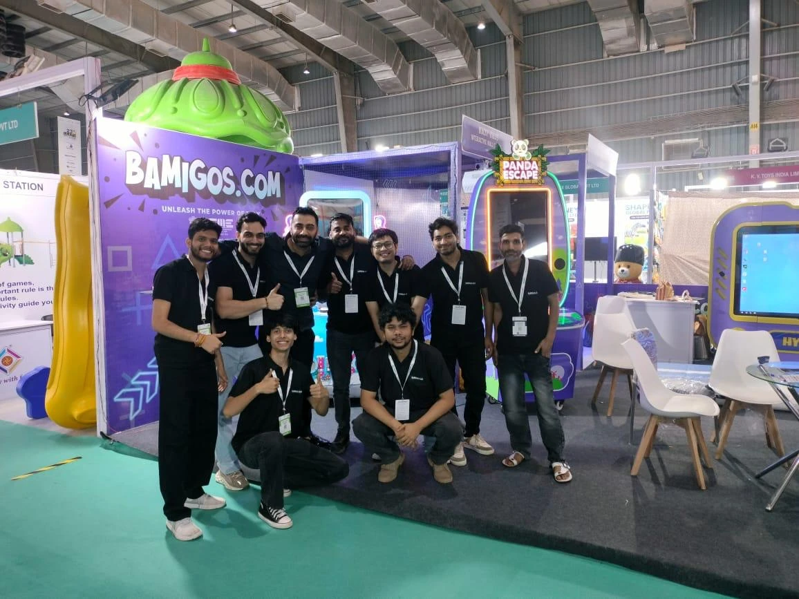 The Bamigos team posing together at the Bamigos.com trade show stand
