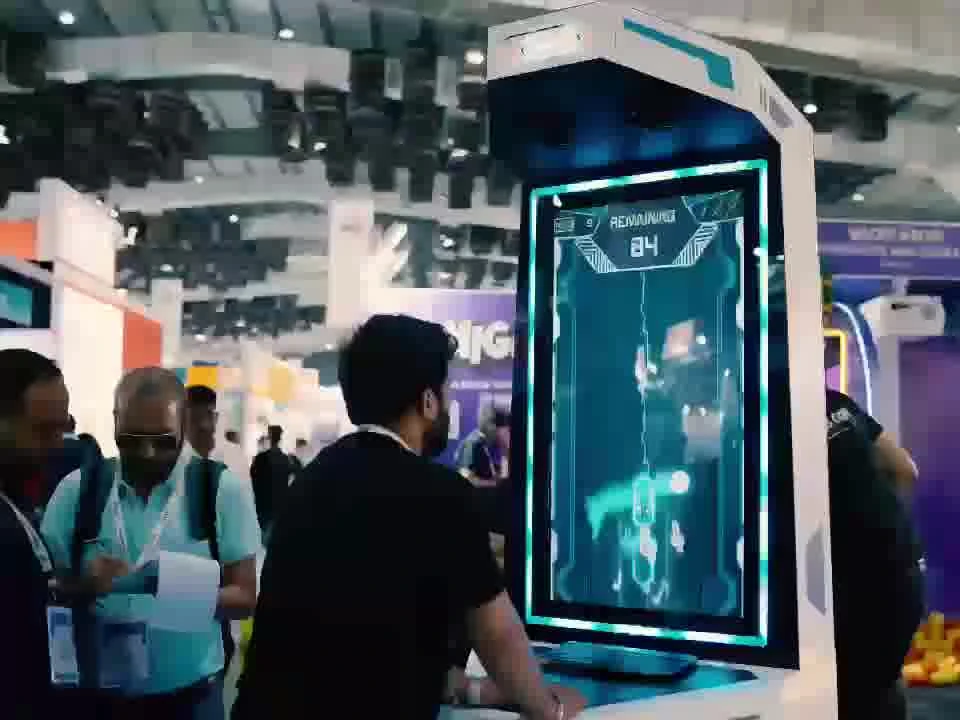 Trade show visitors gathered around the Beat Blaze machine at the Bamigos.com stand