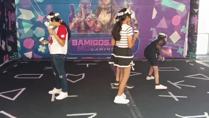Group game in a Bamigos multiplayer VR arena